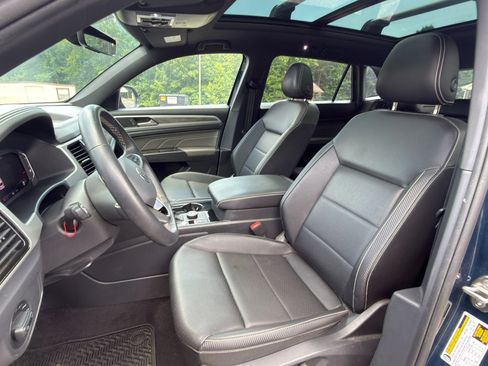 Used 2023 Volkswagen Atlas Cross Sport SE AWD/4WD image 2