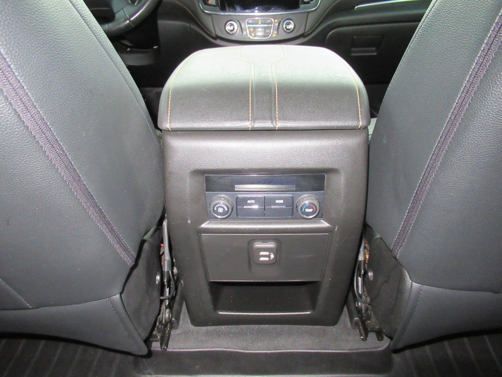 Used 2020 Chevrolet Traverse LT FWD image 38