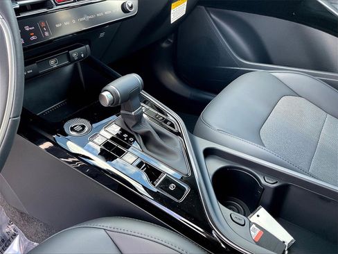 New 2025 Kia Niro EX image 14