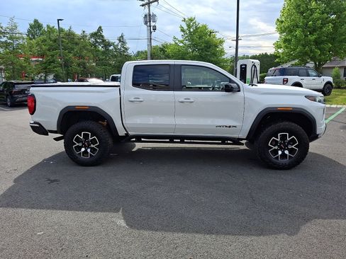 Used 2024 GMC Canyon AT4X AWD/4WD image 4