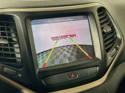 Used 2014 Jeep Cherokee Latitude w/ Comfort/Convenience Group AWD/4WD image 19
