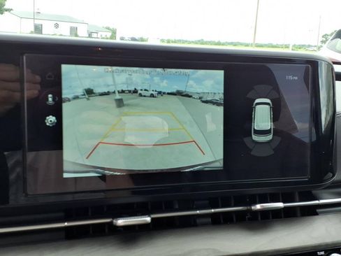 Used 2024 Kia Carnival EX FWD image 14