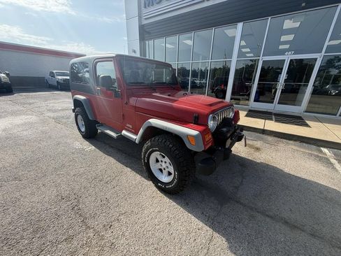 Used 2004 Jeep Wrangler 4WD image 2