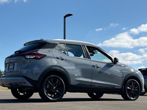 Used 2023 Nissan Kicks SV image 2