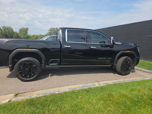 Used 2025 GMC Sierra 2500 Denali w/ Denali Reserve Package AWD/4WD image 5