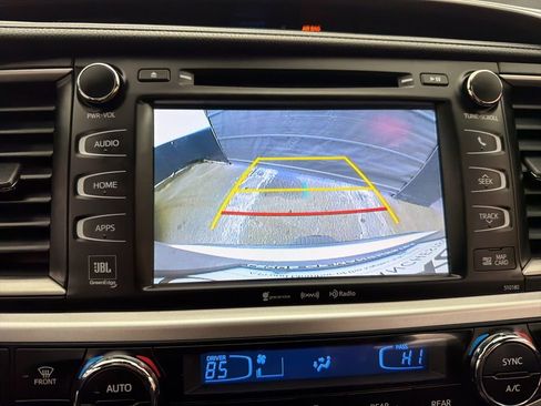 Used 2018 Toyota Highlander Limited image 17