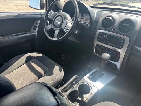 Used 2004 Jeep Liberty Limited AWD/4WD image 11