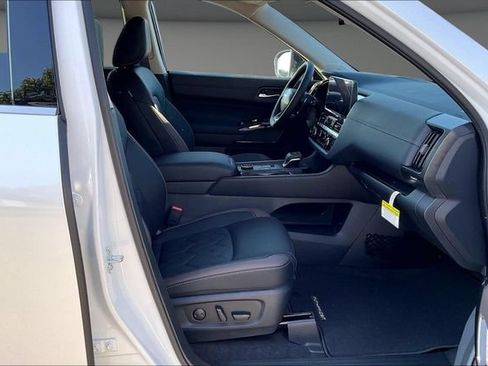 New 2026 Nissan Pathfinder Platinum w/ Accent Package AWD/4WD image 11