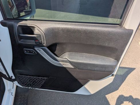 Used 2014 Jeep Wrangler Unlimited Sahara AWD/4WD image 36