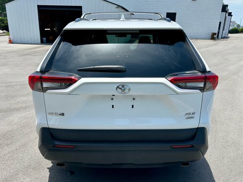 Used 2021 Toyota RAV4 XLE AWD/4WD image 6