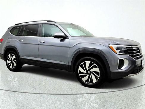 Used 2025 Volkswagen Atlas SE AWD/4WD image 3