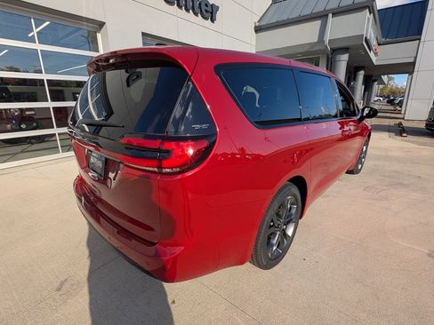 New 2026 Chrysler Pacifica Select image 6