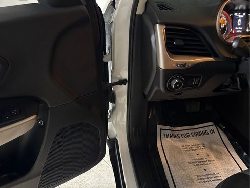 Used 2018 Jeep Cherokee Latitude image 40