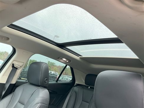 Used 2021 Buick Envision Essence w/ Sport Touring Package image 22