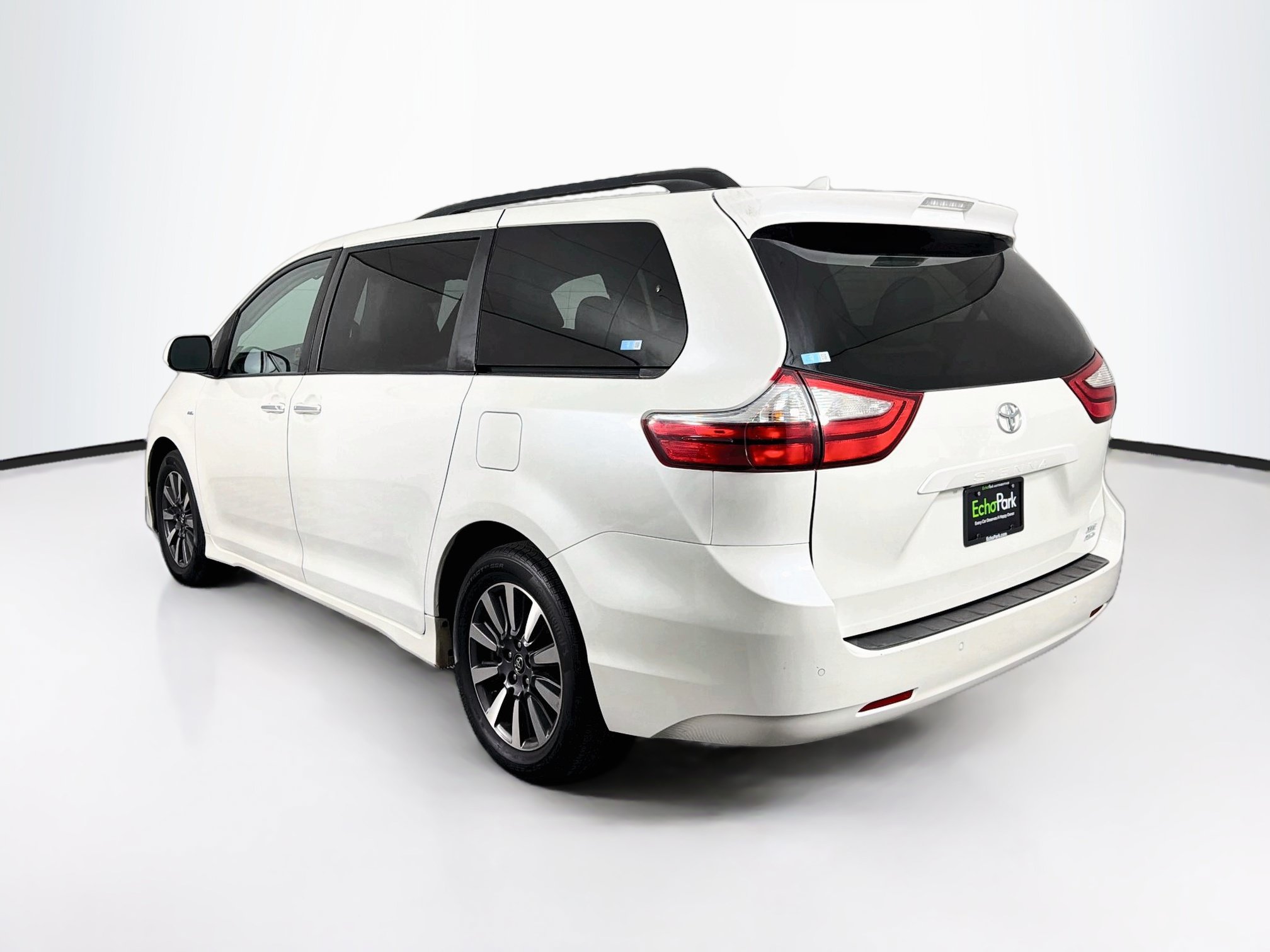 Used 2018 Toyota Sienna XLE w/ XLE Navigation Package AWD/4WD image 5