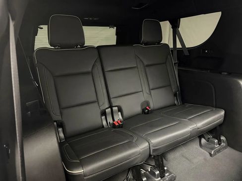 Used 2021 Chevrolet Suburban Premier AWD/4WD image 35