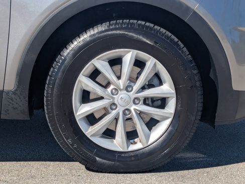 Used 2018 Kia Sorento LX image 11