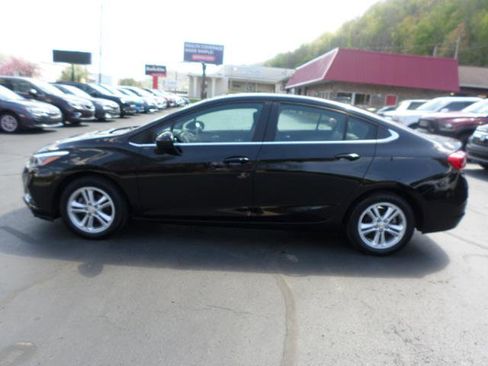 Used 2017 Chevrolet Cruze LT w/ Sun And Sound Package image 9