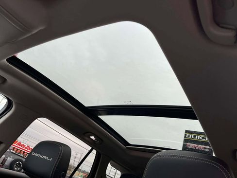 Used 2024 GMC Terrain Denali w/ Denali Premium Package image 38