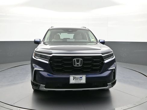 Certified 2024 Honda Pilot Touring image 2