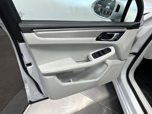 Certified 2023 Porsche Macan AWD/4WD image 15