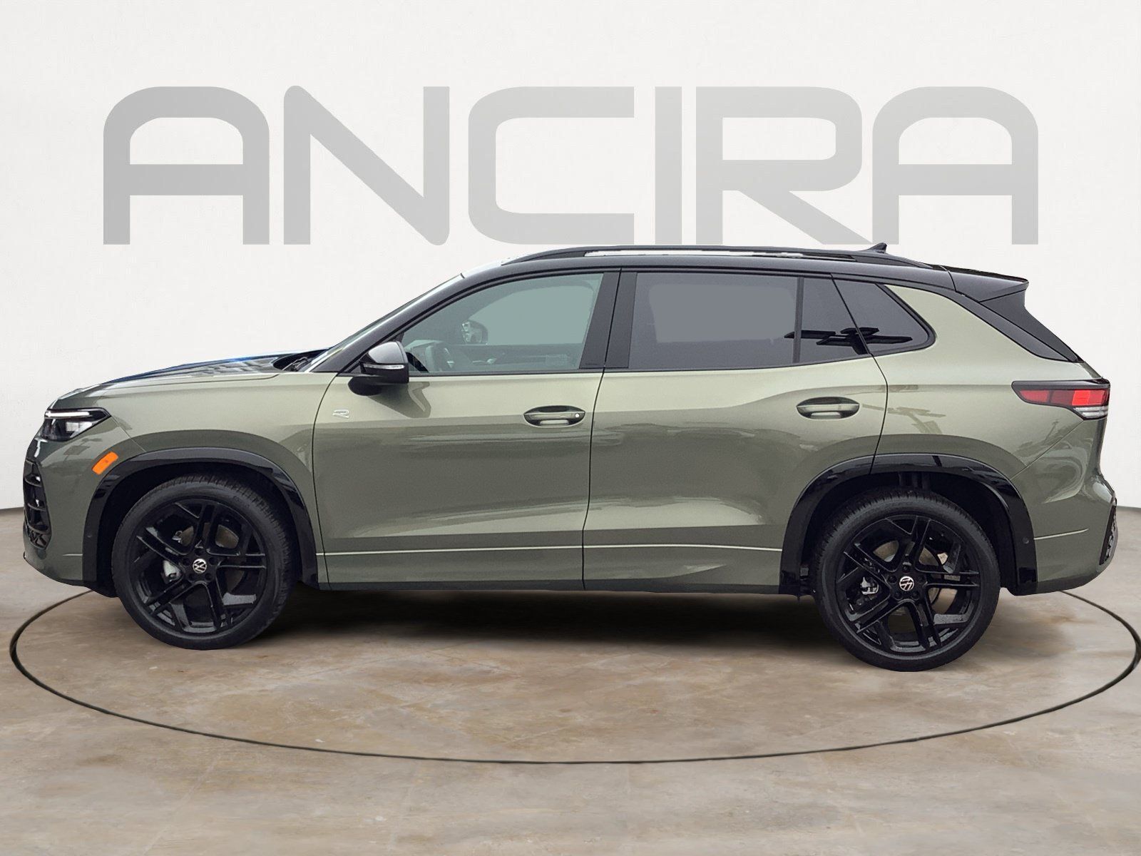 New 2026 Volkswagen Tiguan SE R-Line FWD image 5