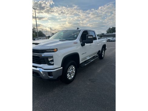 Used 2025 Chevrolet Silverado 2500 LT AWD/4WD image 5