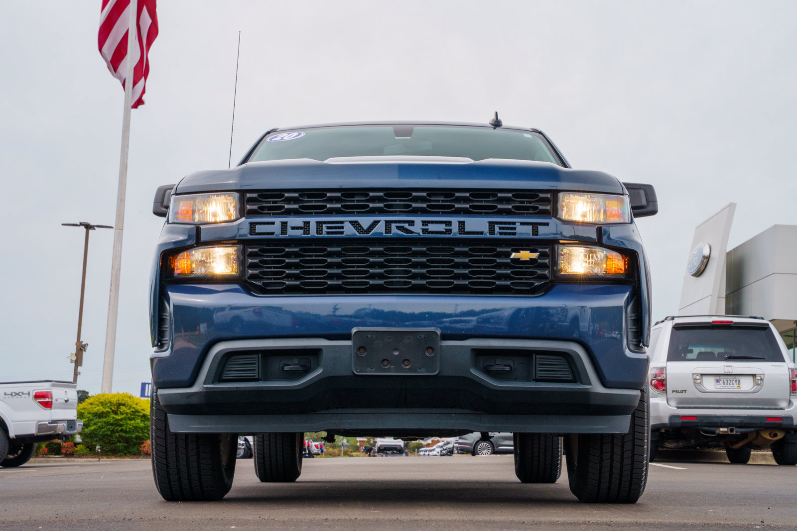Used 2020 Chevrolet Silverado 1500 Custom w/ Custom Value Package RWD image 2