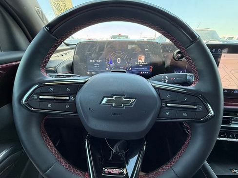 Used 2025 Chevrolet Traverse RS FWD image 20