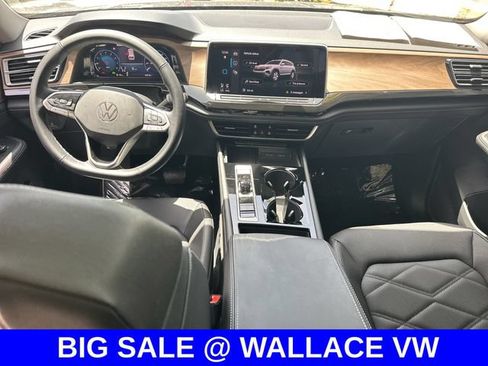 Used 2025 Volkswagen Atlas SE w/ Panoramic Sunroof Package FWD image 13