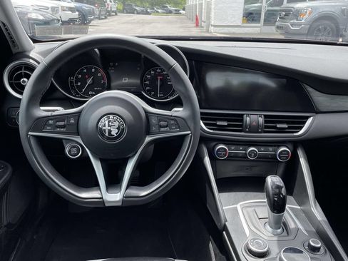 Used 2017 Alfa Romeo Giulia AWD image 22