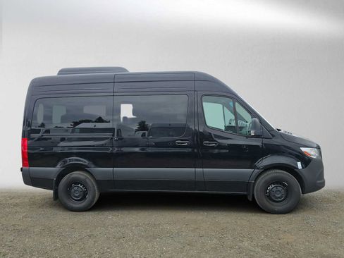Used 2025 Mercedes-Benz Sprinter 2500 image 2