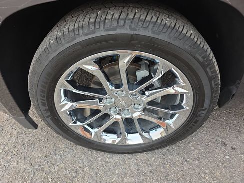 Used 2018 Chevrolet Tahoe Premier AWD/4WD image 40