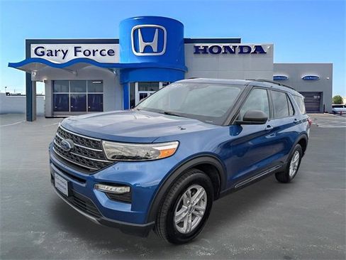 Used 2022 Ford Explorer XLT w/ Equipment Group 202A image 4