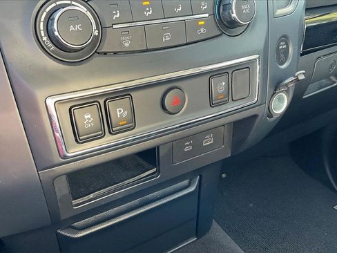 Used 2023 Nissan Titan SV image 20