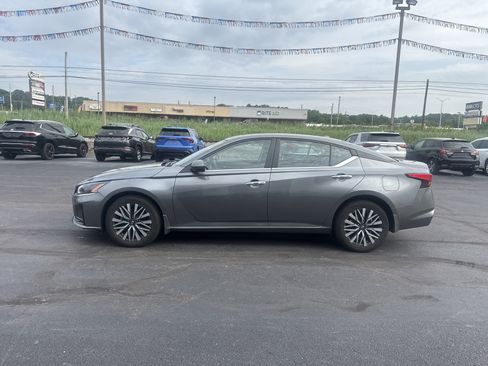 Used 2023 Nissan Altima 2.5 SV w/ SV Premium Package AWD/4WD image 7
