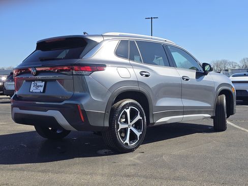 New 2026 Volkswagen Tiguan SE image 7