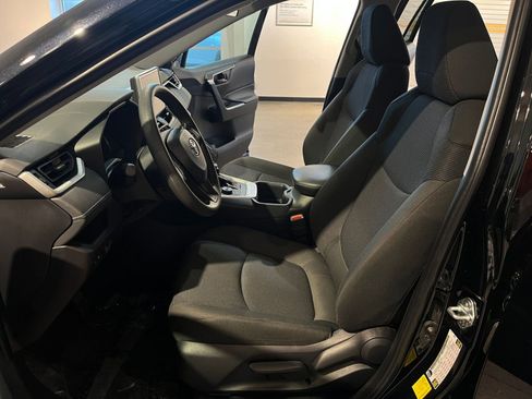 Used 2025 Toyota RAV4 LE image 27