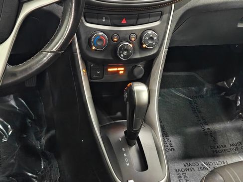 Used 2020 Chevrolet Trax LT w/ LT Convenience Package FWD image 8