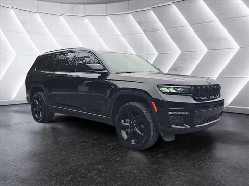 Used 2024 Jeep Grand Cherokee L Limited w/ Luxury Tech Group II image 7