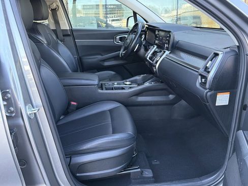 Used 2021 Kia Sorento S image 12