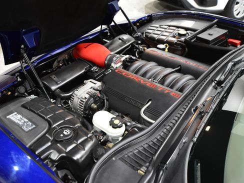 Used 2004 Chevrolet Corvette Coupe w/ Preferred Equipment Group RWD image 36