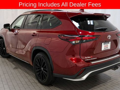 Used 2025 Toyota Highlander XSE AWD/4WD image 3