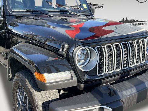 Used 2025 Jeep Wrangler Sahara image 11