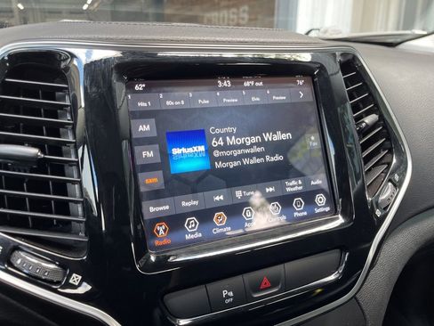 Used 2020 Jeep Cherokee Limited w/ Luxury Group AWD/4WD image 31