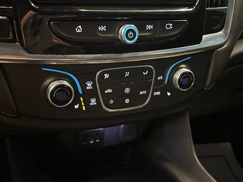 Used 2021 Chevrolet Traverse LT AWD/4WD image 15