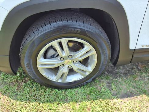 Used 2022 GMC Terrain SLE image 28