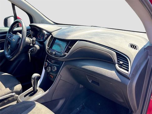 Used 2019 Chevrolet Trax LT FWD image 26