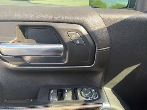 Used 2019 Chevrolet Silverado 1500 LT Trail Boss AWD/4WD image 17