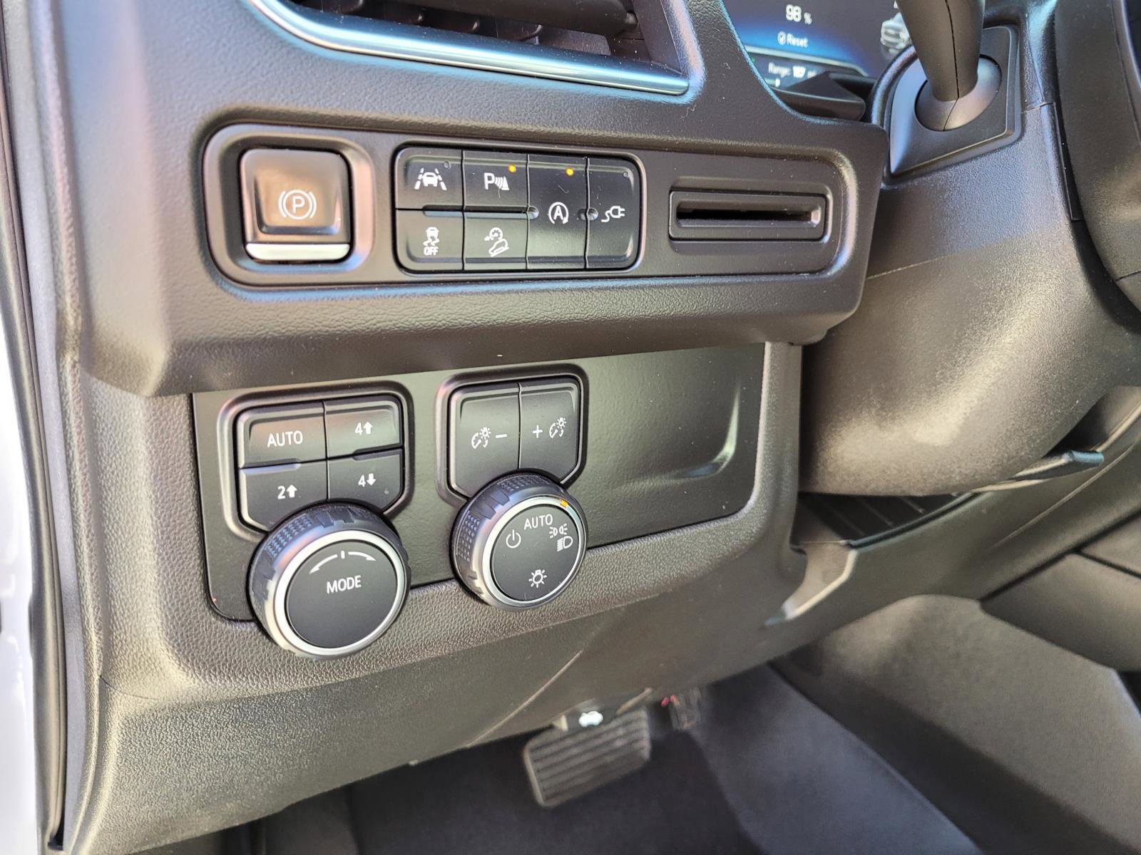 Used 2022 Chevrolet Suburban Z71 AWD/4WD image 22